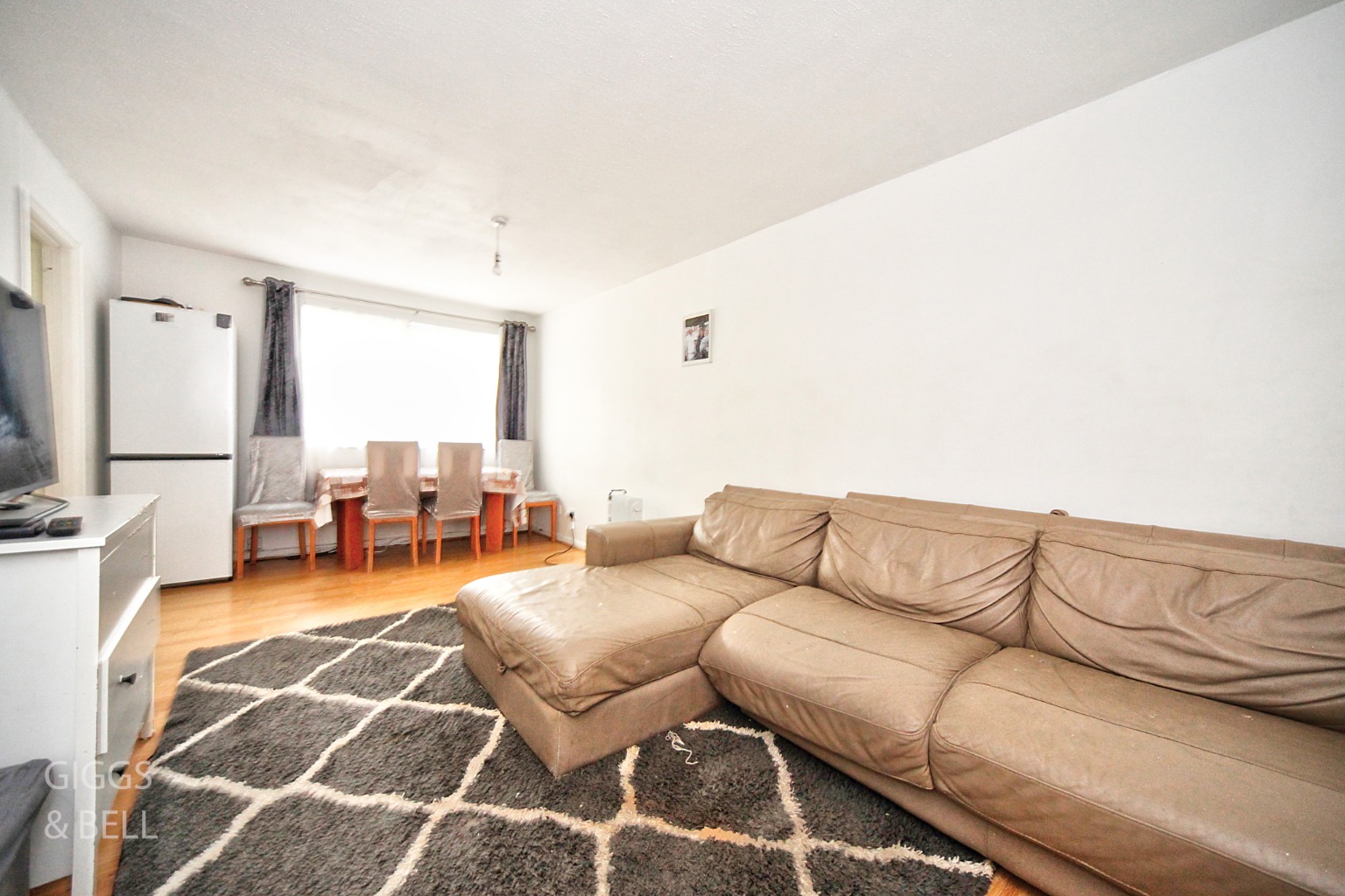 2 bed flat for sale in Downs Road, Luton 1