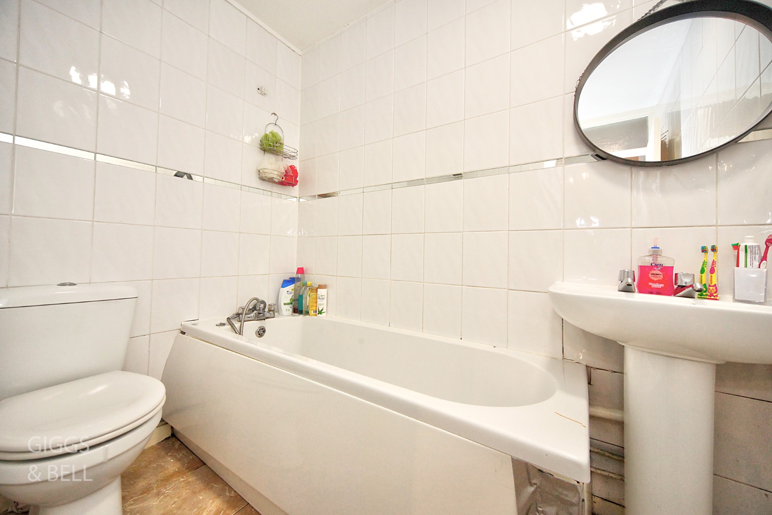 2 bed flat for sale in Downs Road, Luton  - Property Image 11