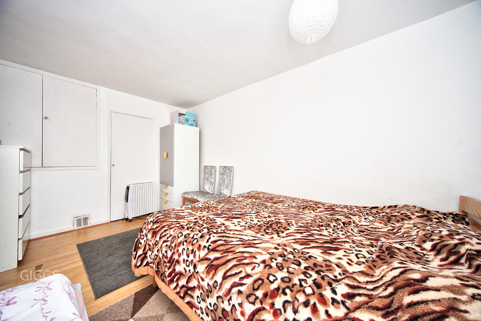 2 bed flat for sale in Downs Road, Luton  - Property Image 8