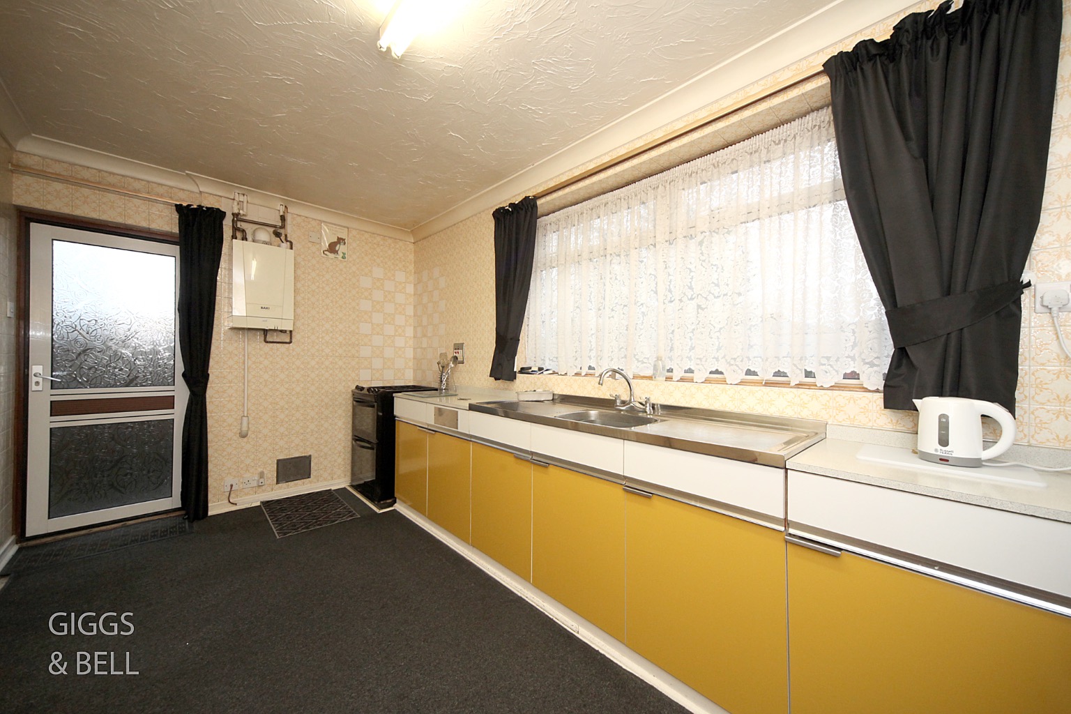 3 bed detached bungalow for sale in Stoneygate Road, Luton 4