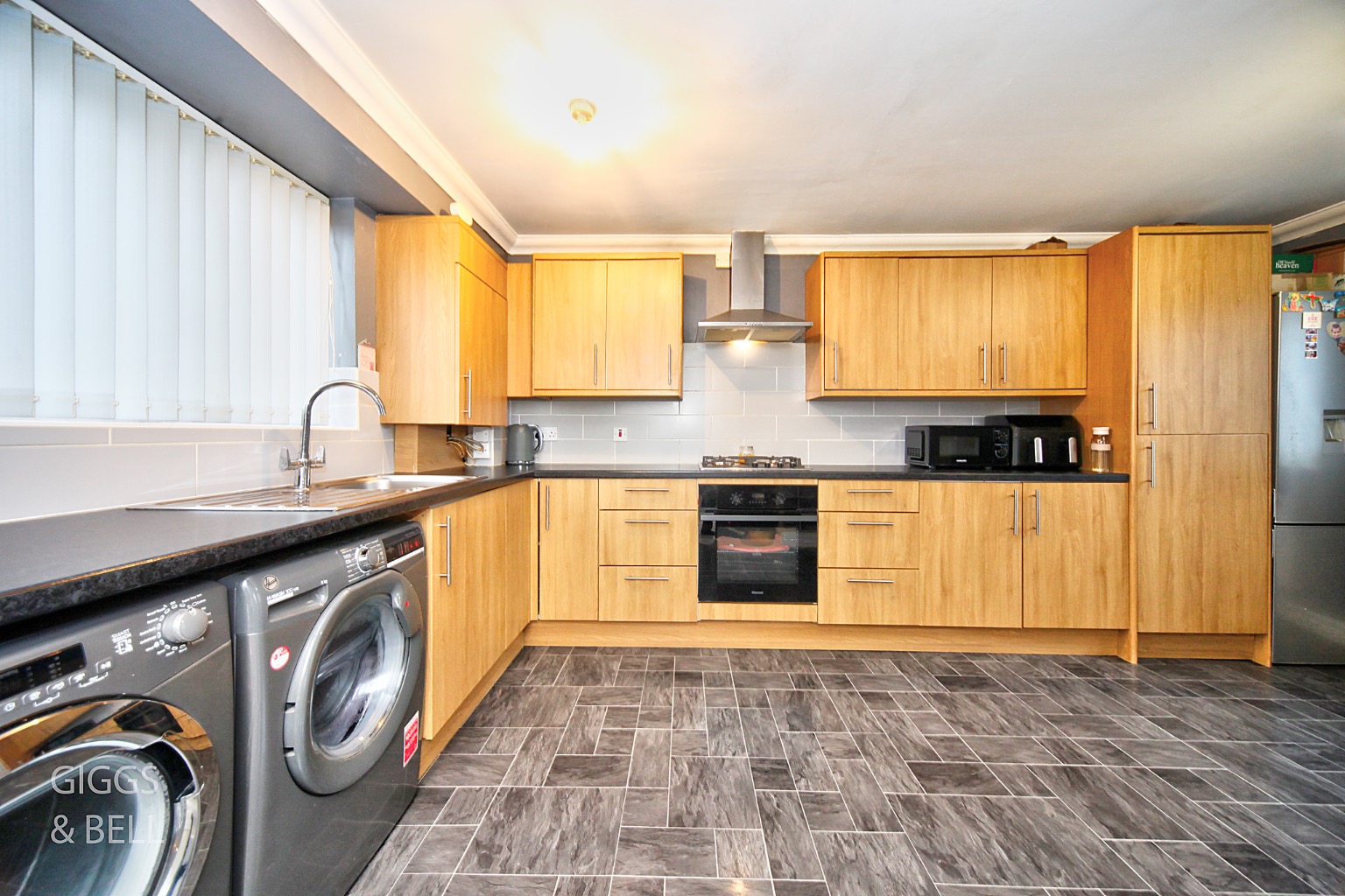 3 bed terraced house for sale in Morgan Close, Luton  - Property Image 6