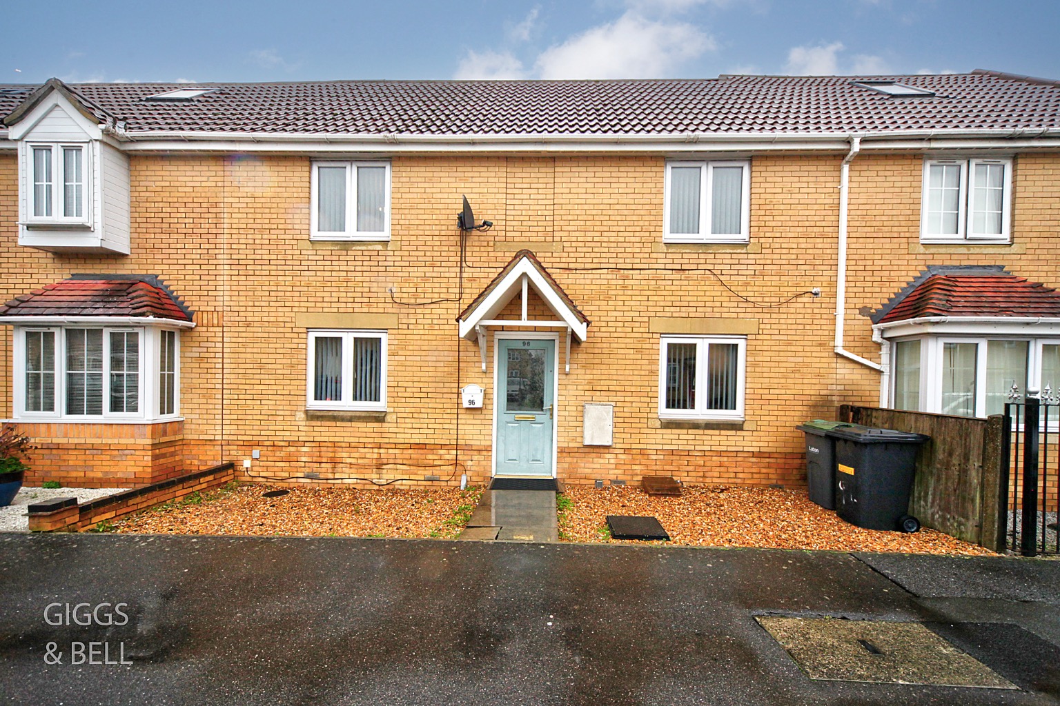 3 bed terraced house for sale in Morgan Close, Luton, LU4 