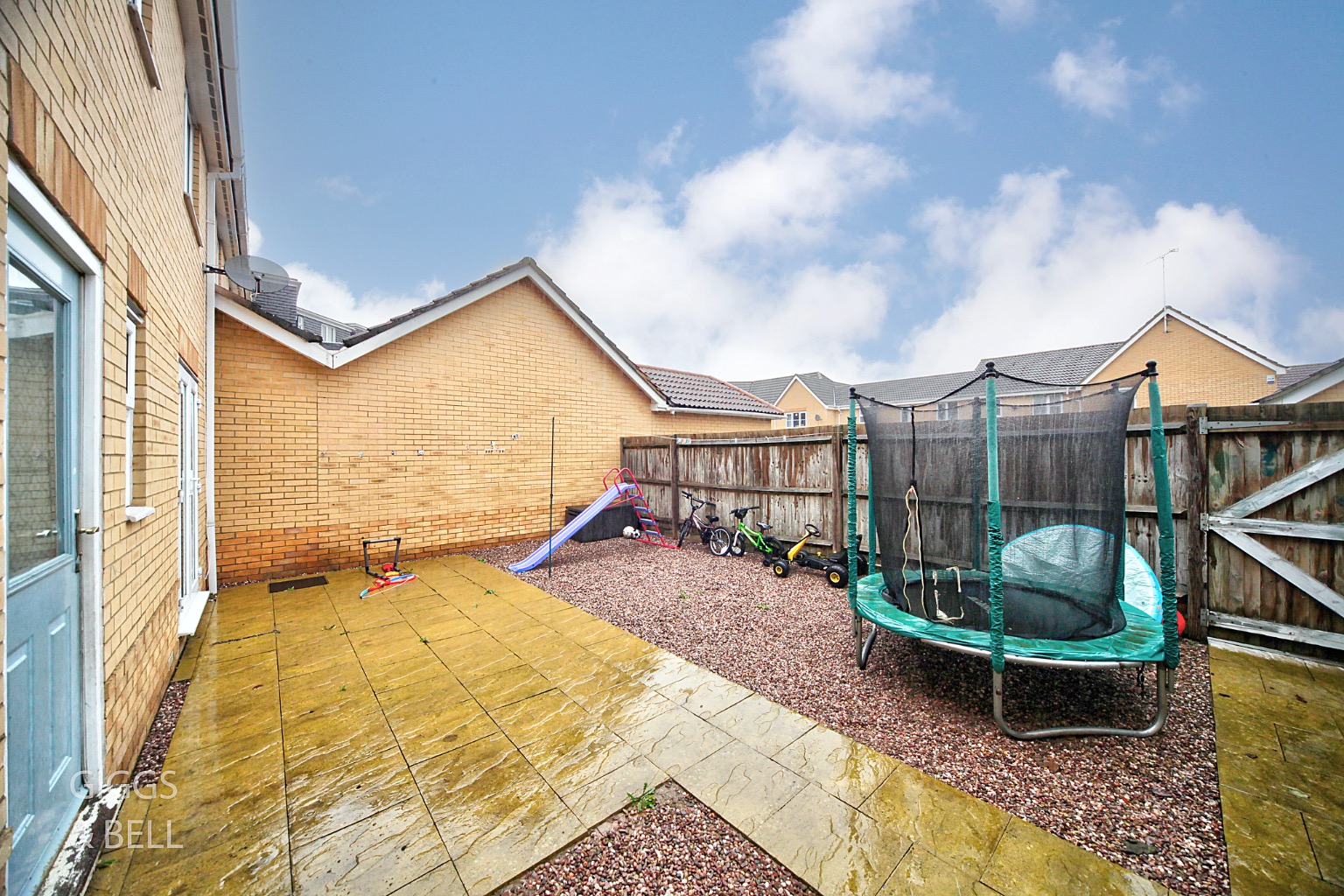 3 bed terraced house for sale in Morgan Close, Luton 16