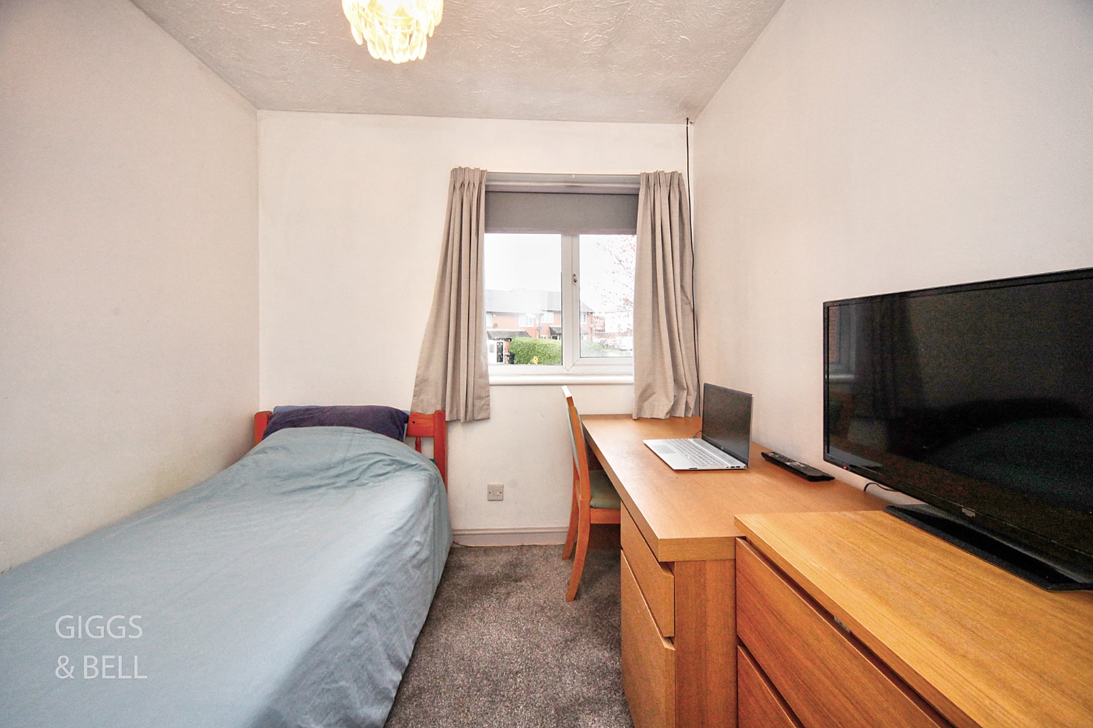3 bed end of terrace house for sale in Pytchley Close, Luton 11