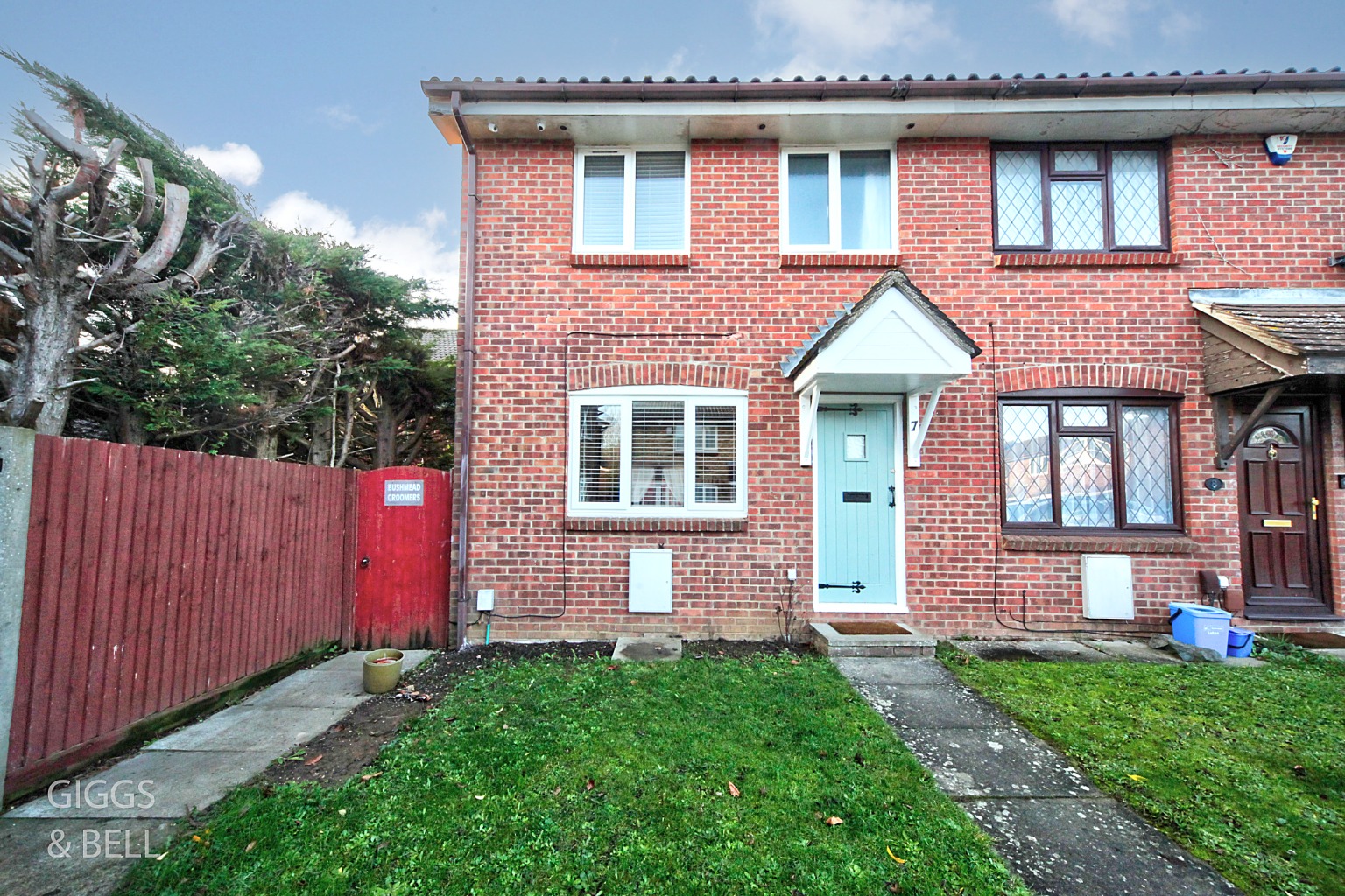 3 bed end of terrace house for sale in Pytchley Close, Luton  - Property Image 1