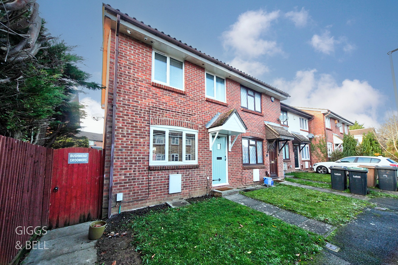 3 bed end of terrace house for sale in Pytchley Close, Luton 17