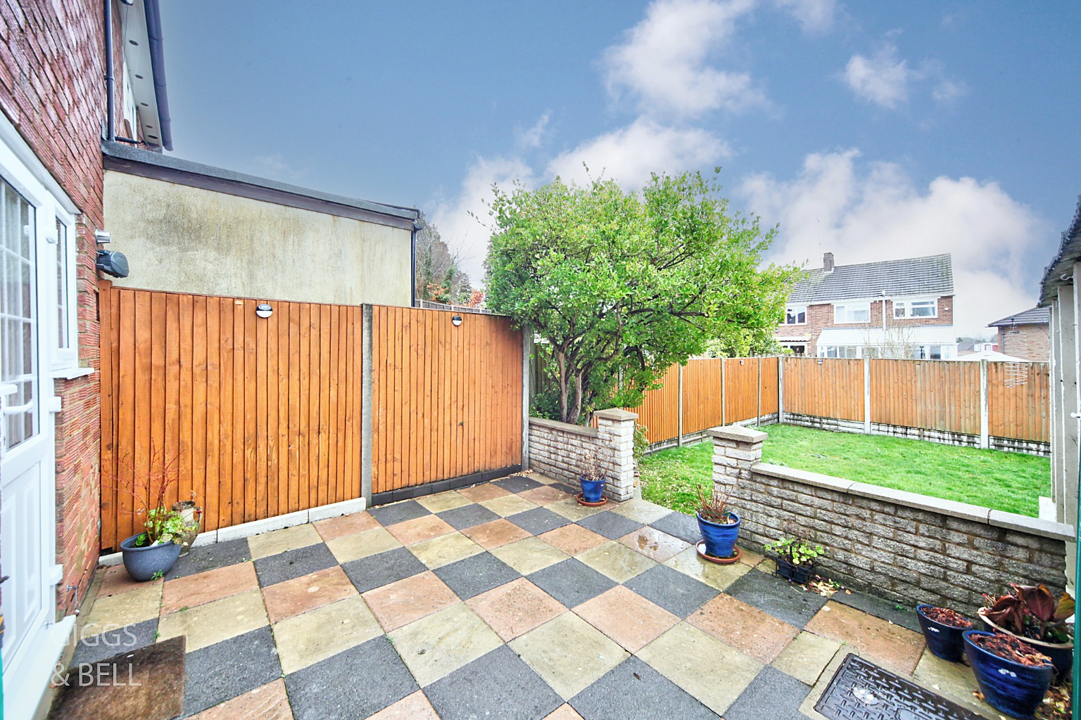2 bed semi-detached house for sale in Redwood Drive, Luton  - Property Image 9