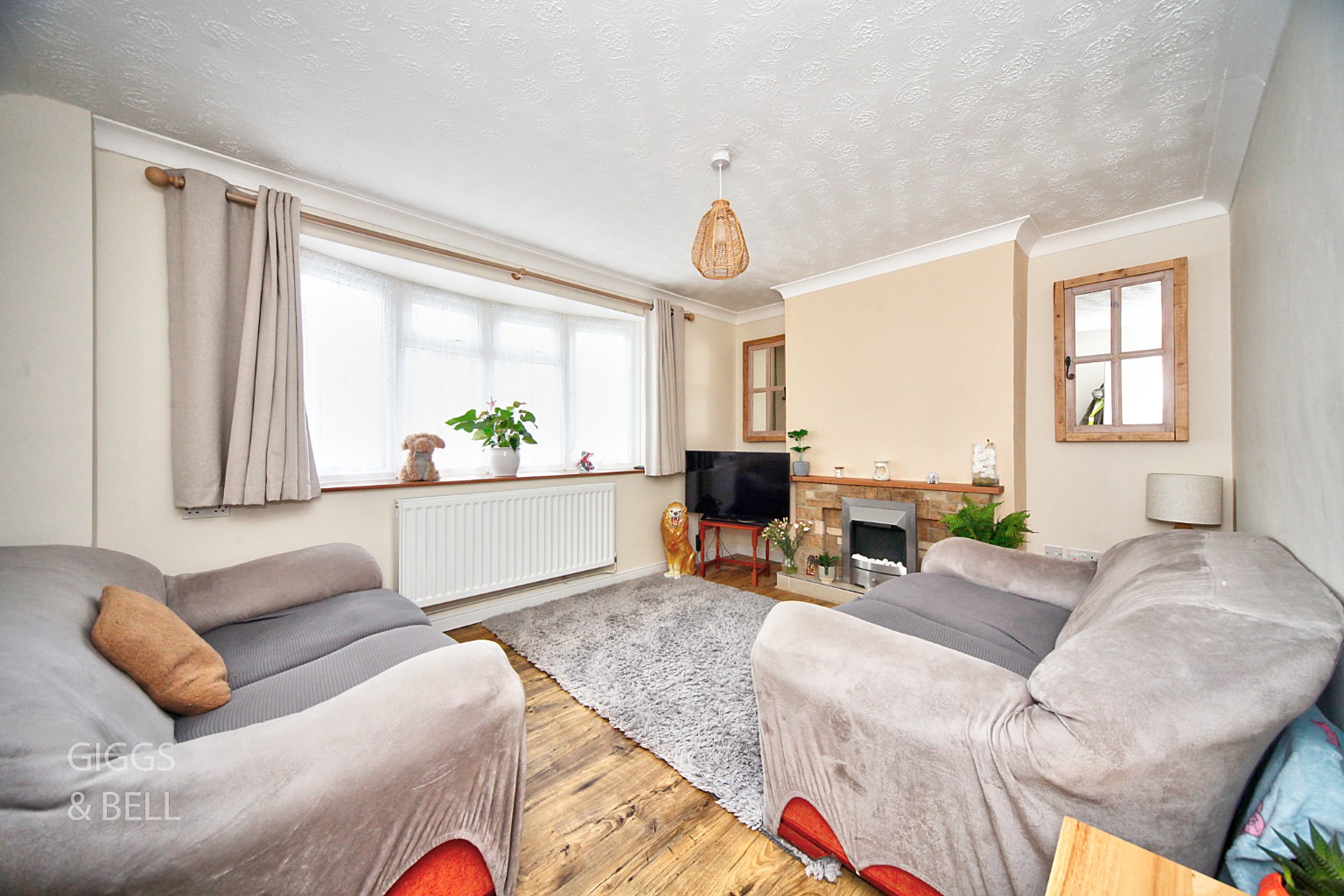 2 bed semi-detached house for sale in Redwood Drive, Luton  - Property Image 2