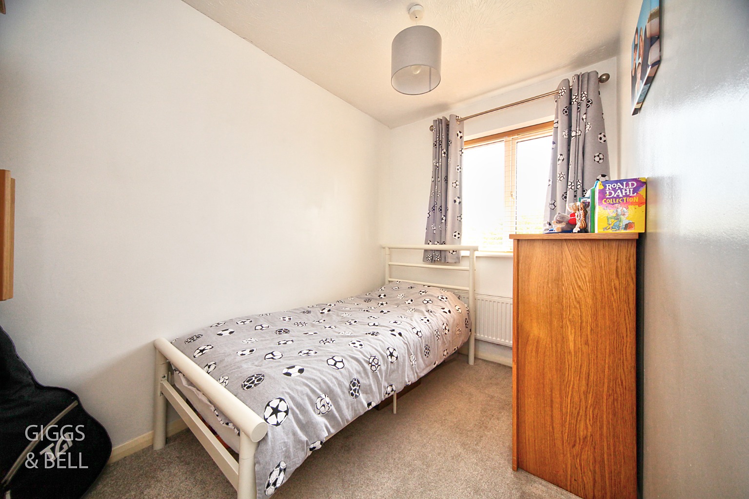 3 bed end of terrace house for sale in Lambourn Drive, Luton 12