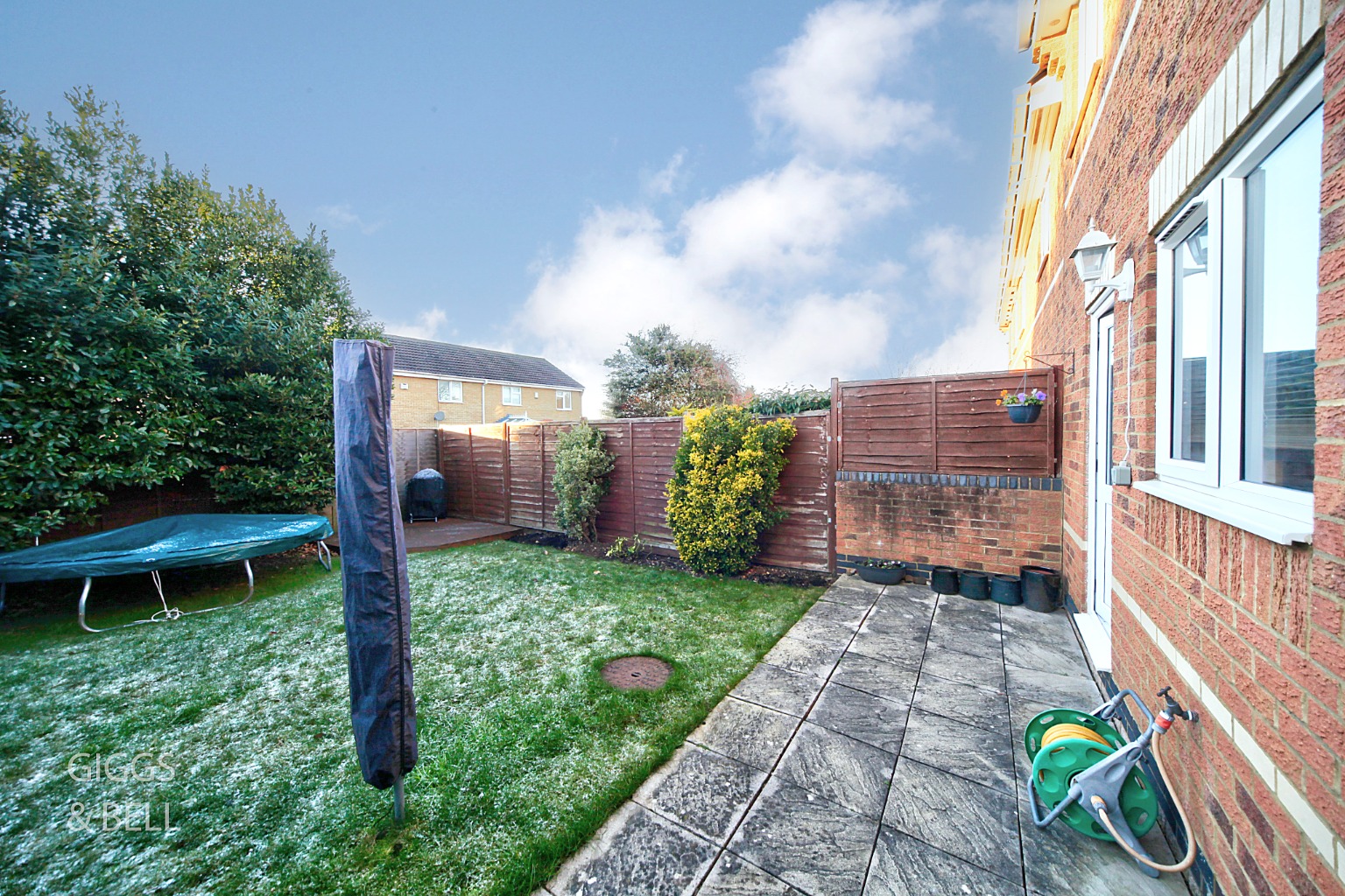 3 bed end of terrace house for sale in Lambourn Drive, Luton  - Property Image 14