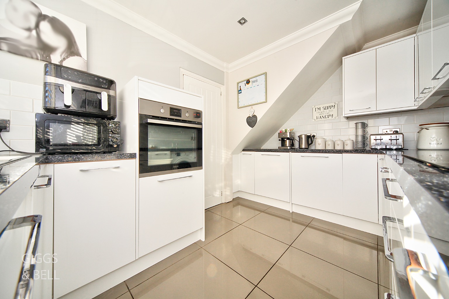 2 bed semi-detached house for sale in Alfriston Close, Luton  - Property Image 10