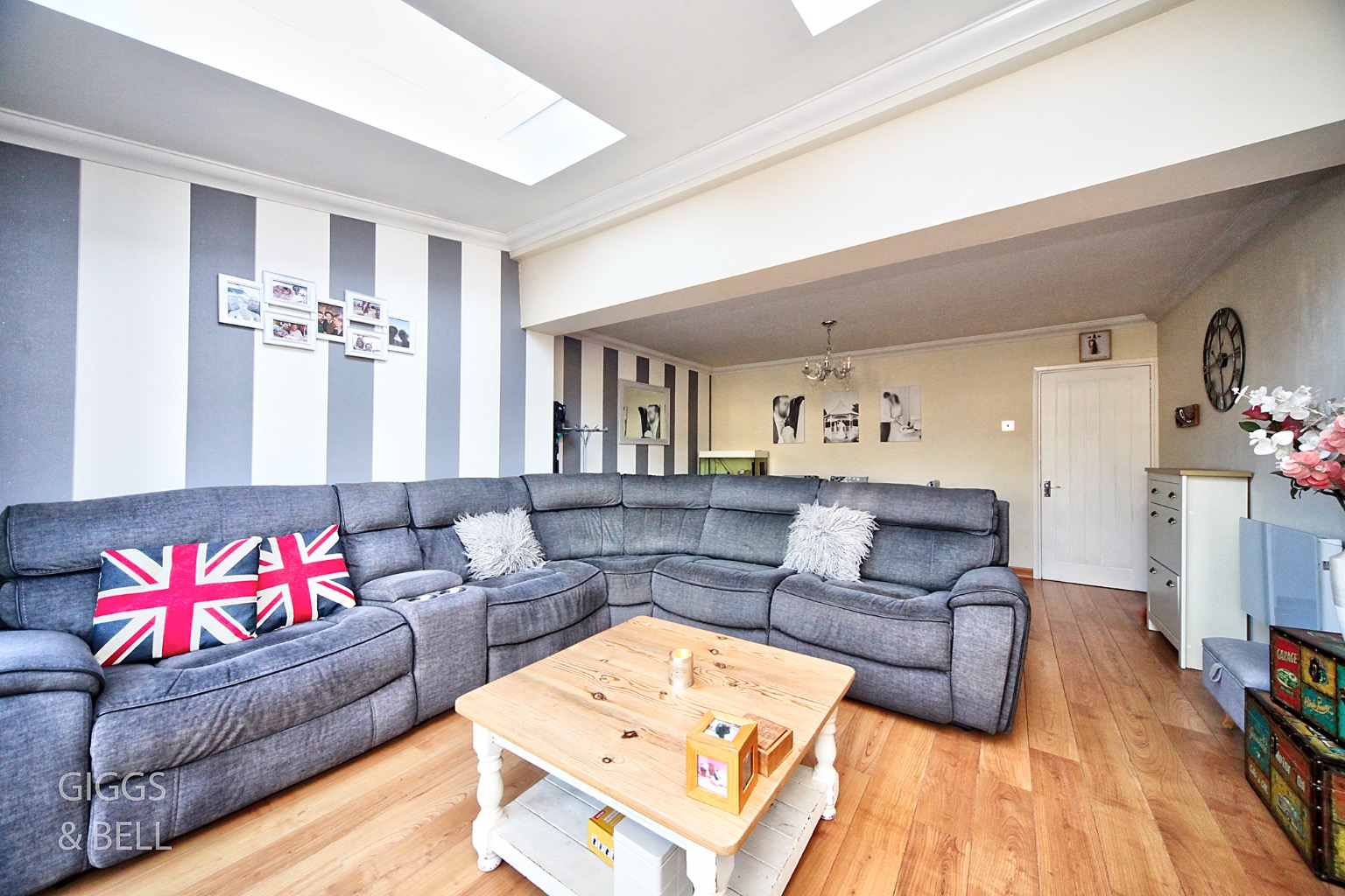 2 bed semi-detached house for sale in Alfriston Close, Luton  - Property Image 5