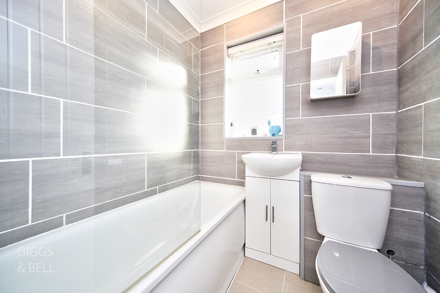 2 bed semi-detached house for sale in Alfriston Close, Luton  - Property Image 12