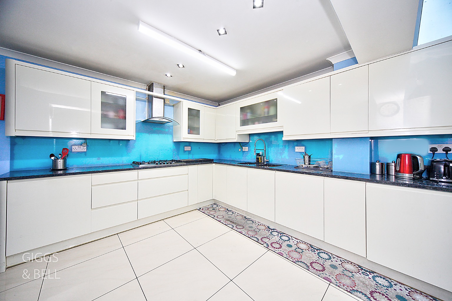 6 bed terraced house for sale in Morgan Close, Luton  - Property Image 5
