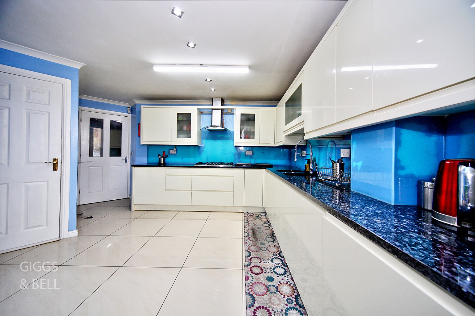 6 bed terraced house for sale in Morgan Close, Luton  - Property Image 4