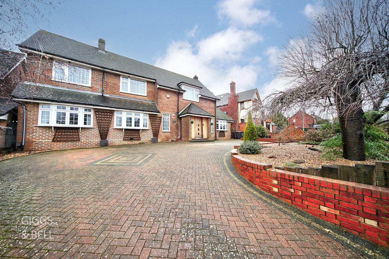 4 bed detached house for sale in Old Bedford Road, Luton, LU2 