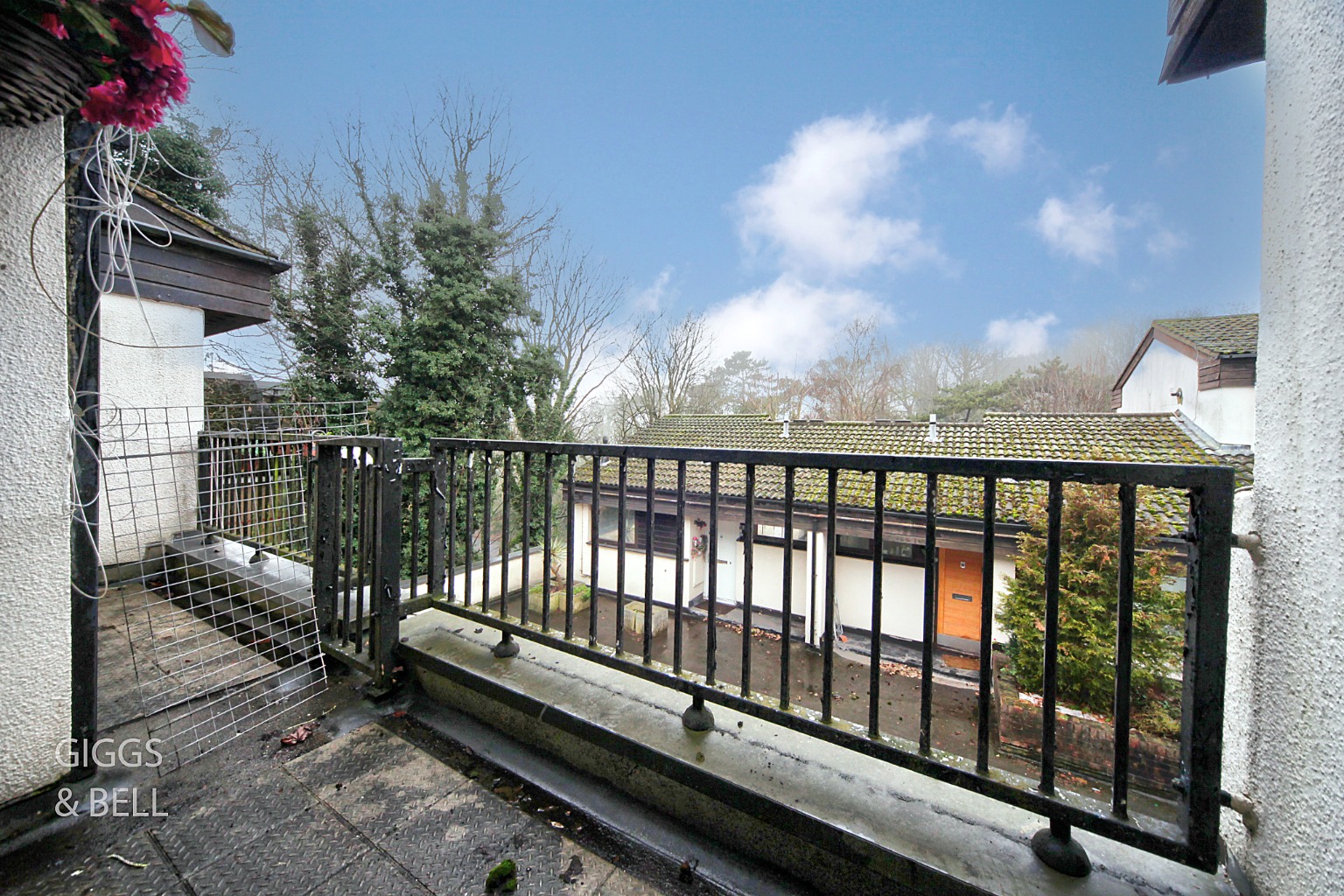 2 bed maisonette for sale in Crawley Green Road, Luton  - Property Image 8