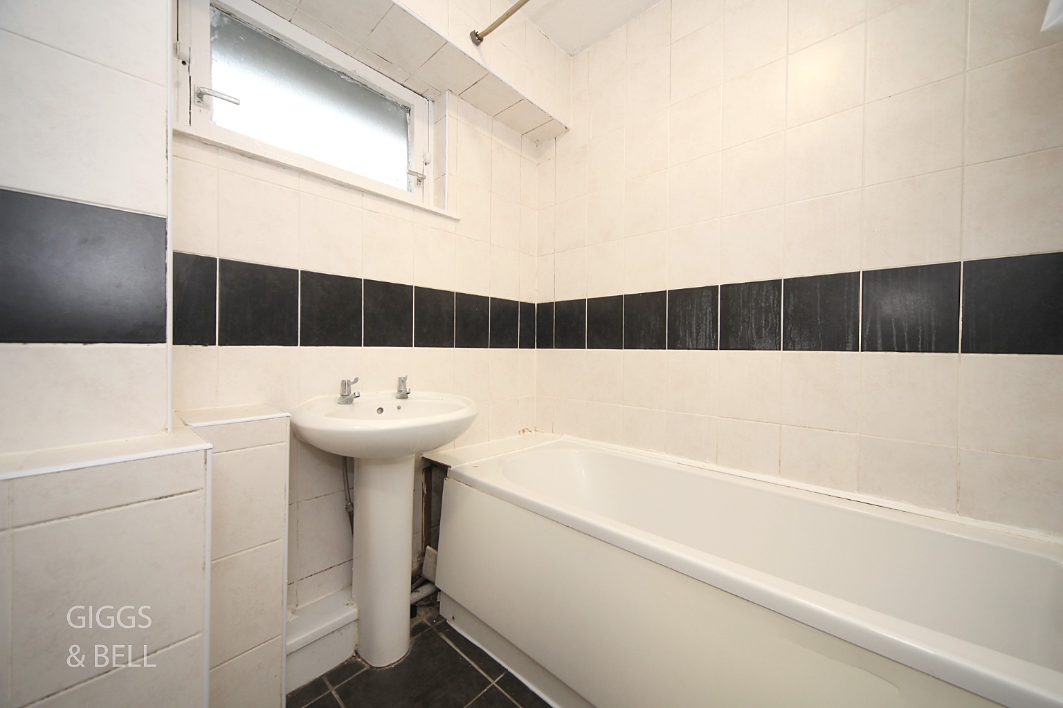 2 bed maisonette for sale in Crawley Green Road, Luton  - Property Image 10