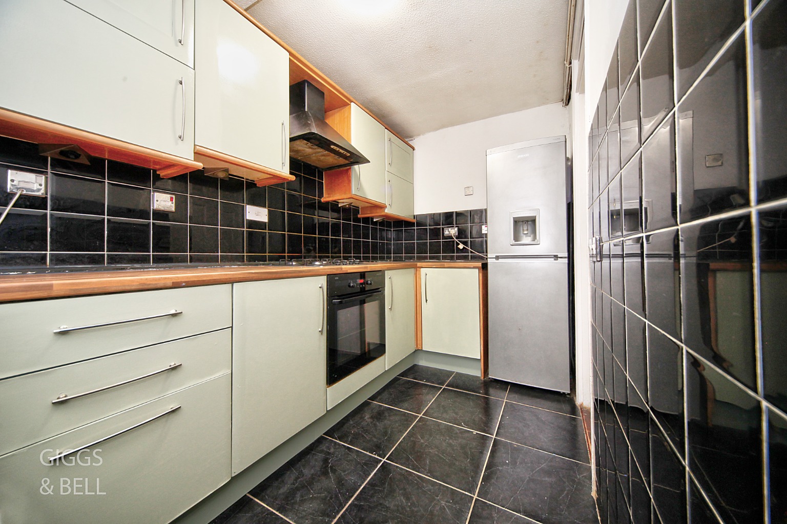 2 bed maisonette for sale in Crawley Green Road, Luton  - Property Image 4