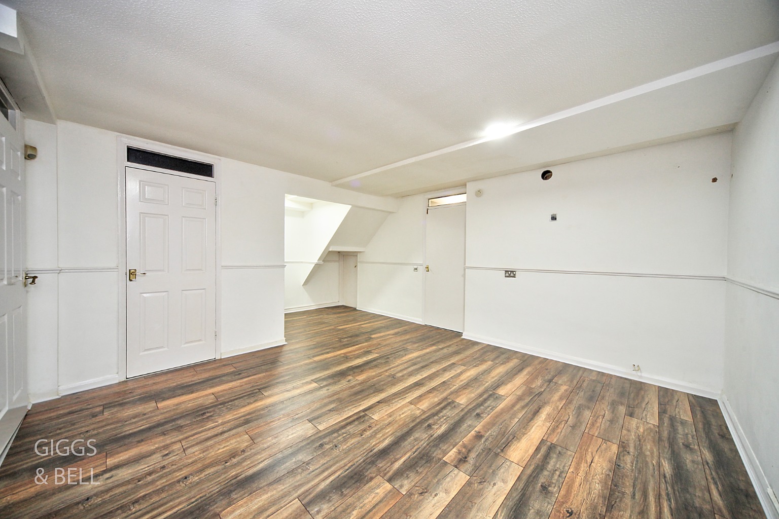 2 bed maisonette for sale in Crawley Green Road, Luton 1