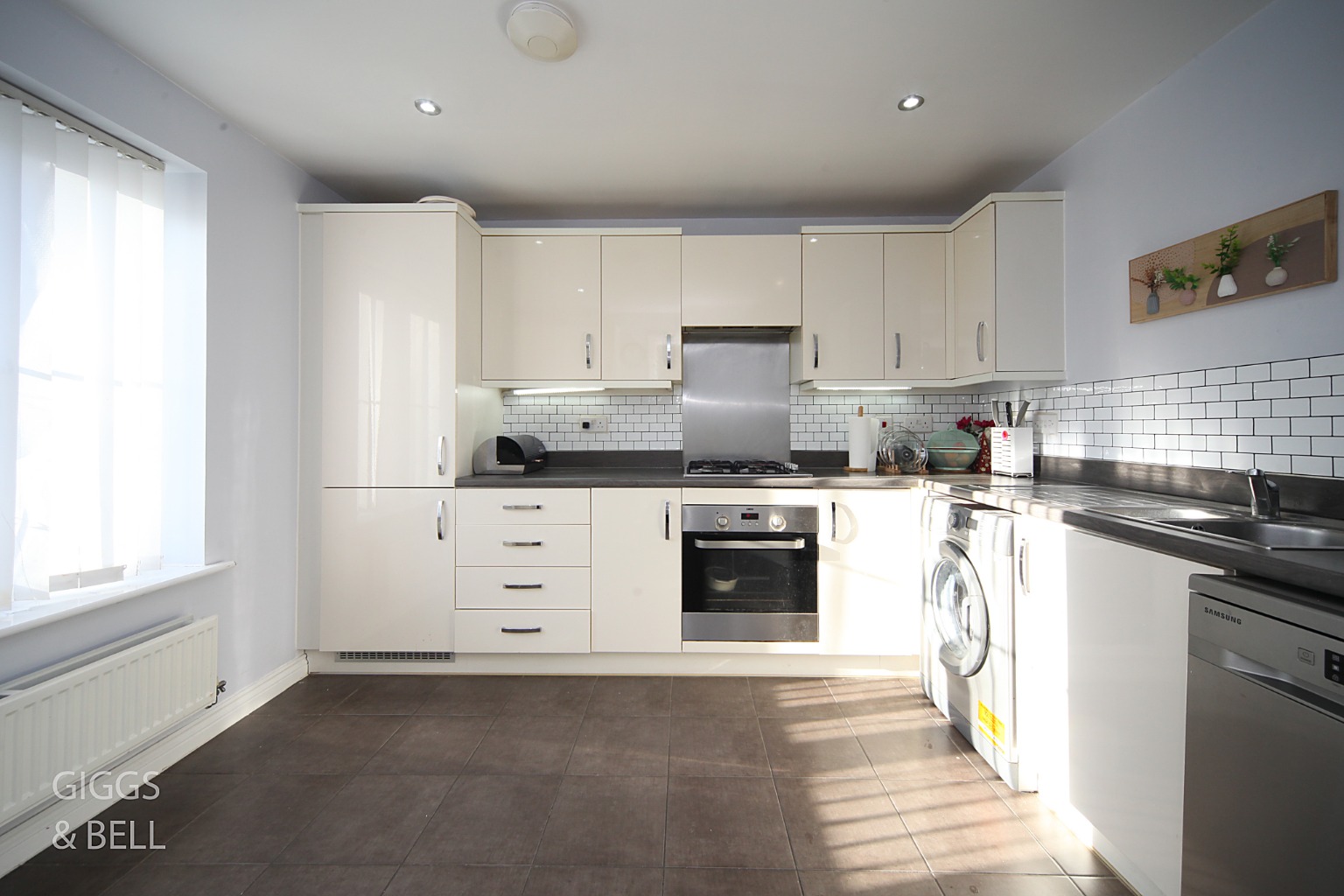 3 bed end of terrace house for sale in Abacot Grove, Bedfordshire 5