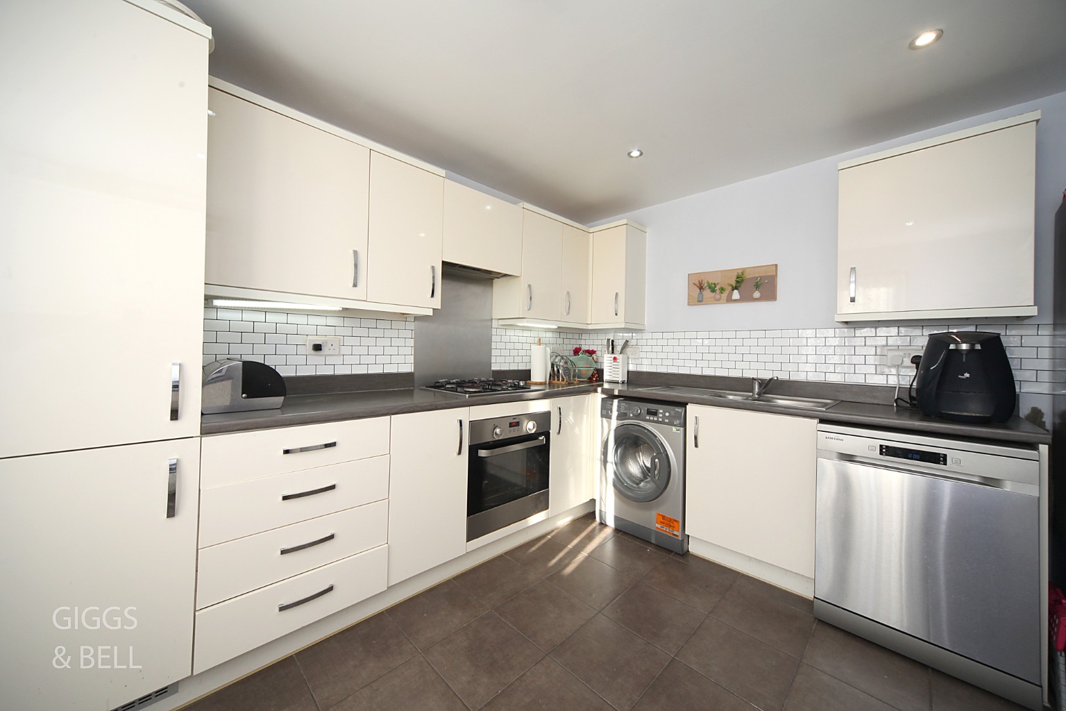 3 bed end of terrace house for sale in Abacot Grove, Bedfordshire  - Property Image 7