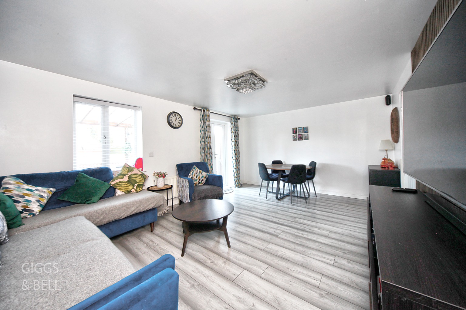 3 bed end of terrace house for sale in Abacot Grove, Bedfordshire 4