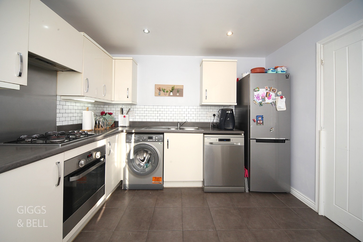 3 bed end of terrace house for sale in Abacot Grove, Bedfordshire  - Property Image 8