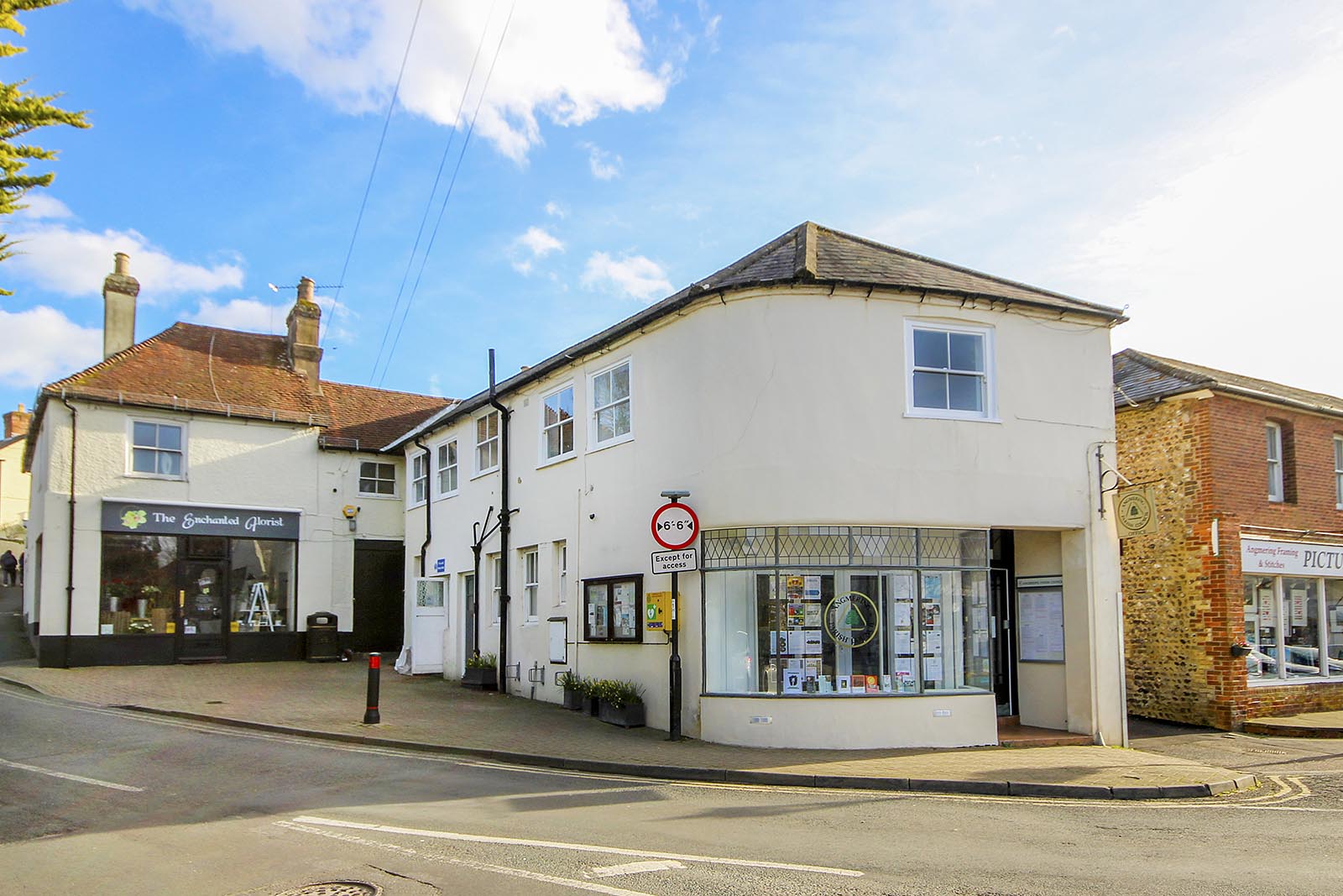 2 bed apartment to rent in The Square, Angmering 0