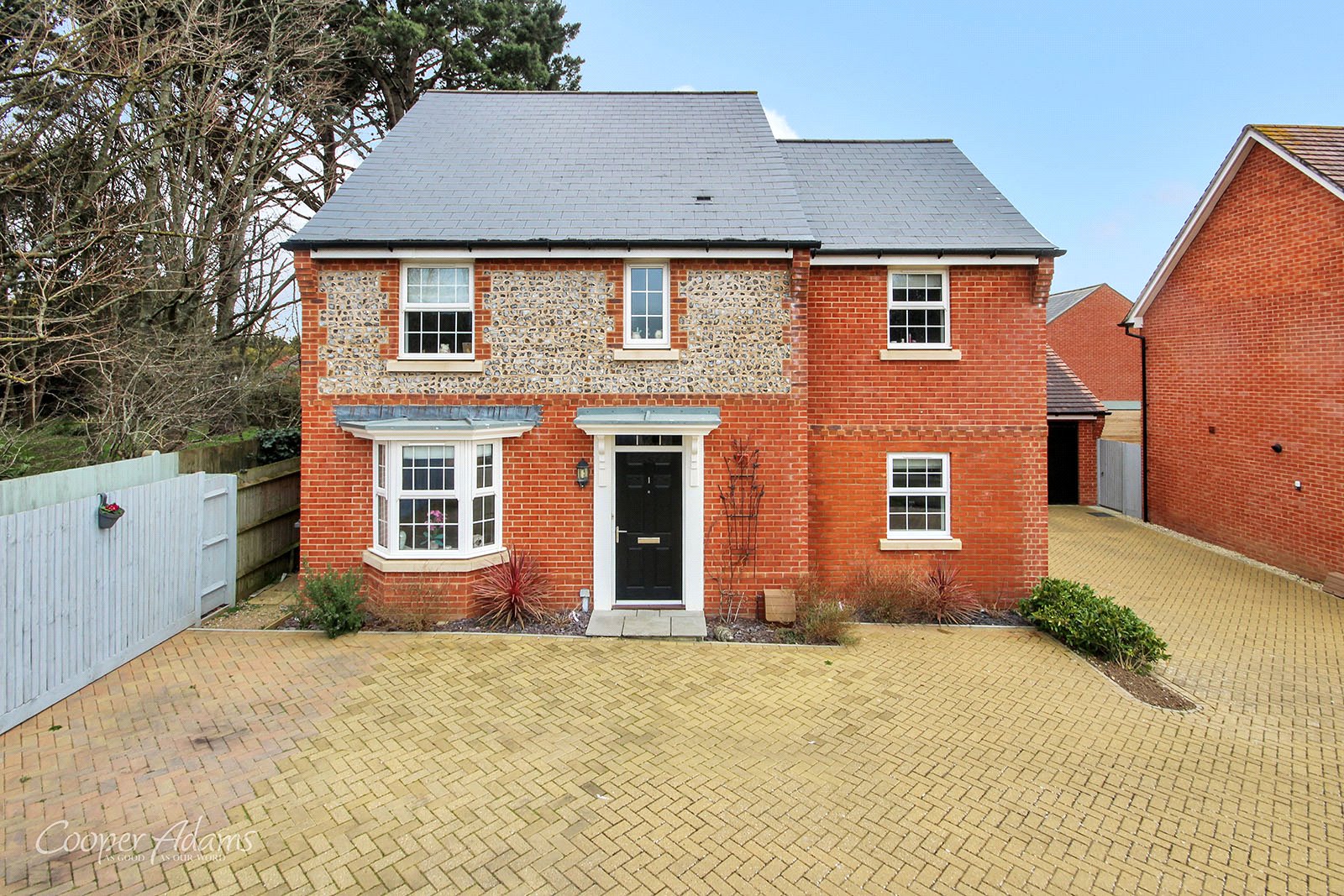 4 bed house for sale - Property Image 1