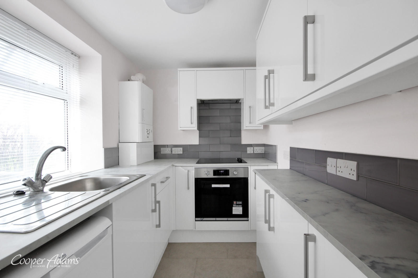 2 bed apartment to rent in South Terrace, Littlehampton  - Property Image 2