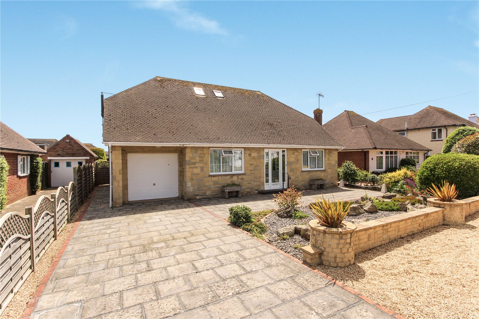 4 bed bungalow for sale in Cudlow Avenue, Rustington - Property Image 1