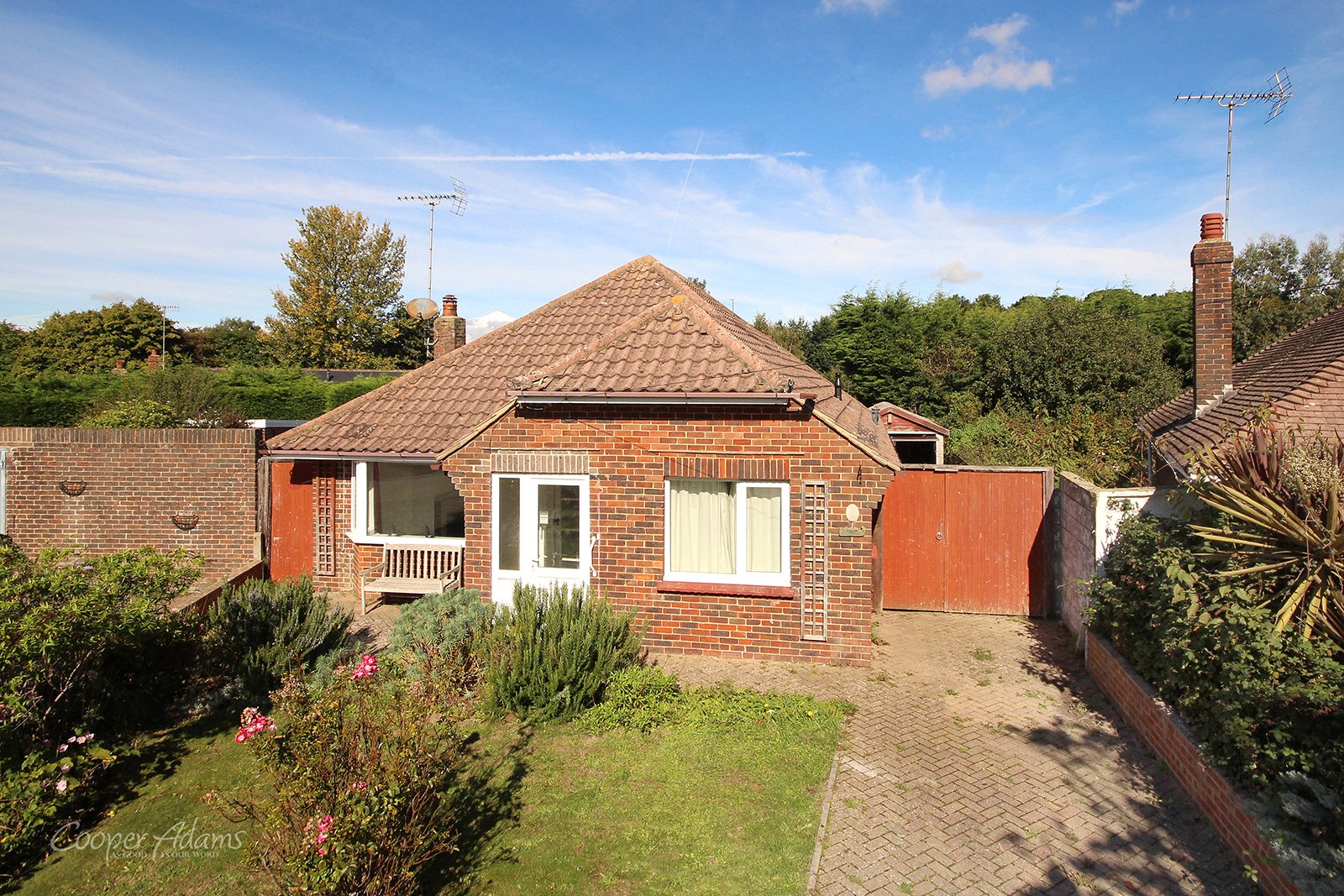 3 bed bungalow for sale in Fircroft Crescent, Rustington - Property Image 1