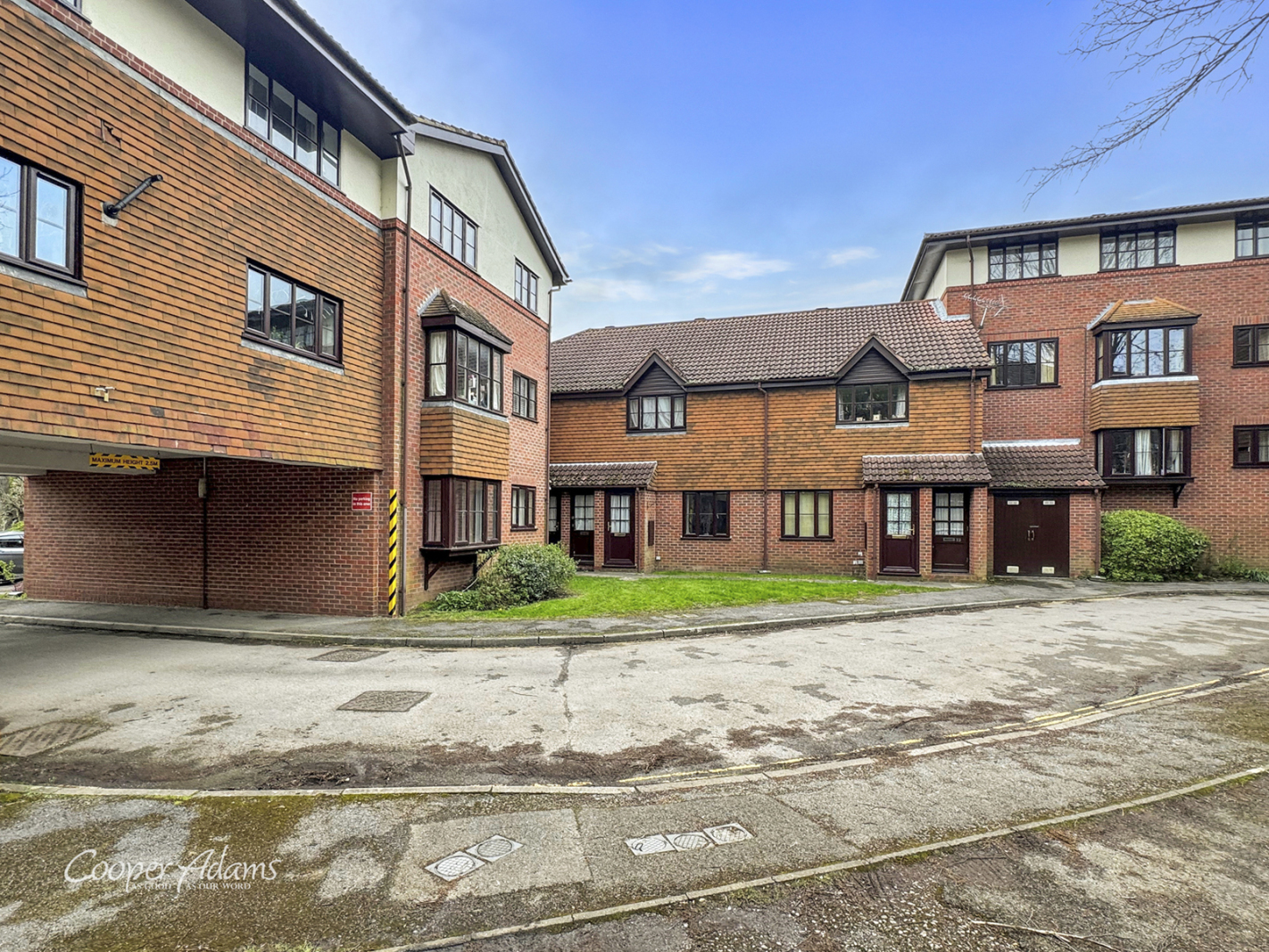 1 bed maisonette for sale in Fishers Court, Horsham  - Property Image 1