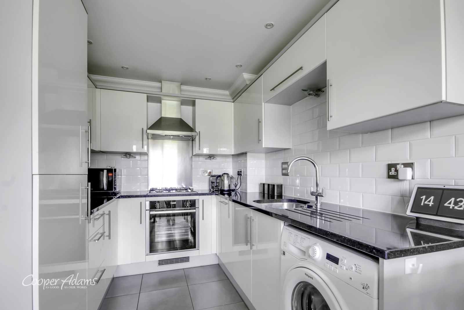 4 bed house for sale  - Property Image 3