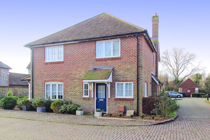 2 bed house for sale in Wealden Drive, Chichester - Property Image 1