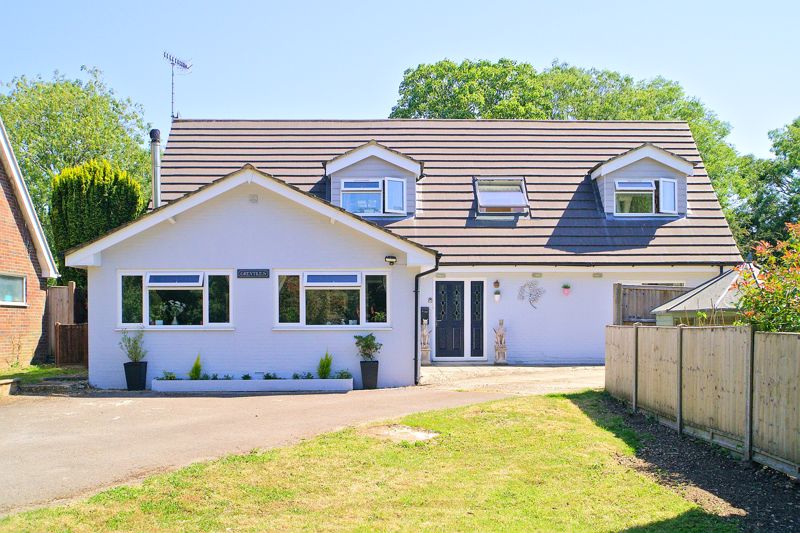 4 bed bungalow for sale in Claypit Lane, Chichester - Property Image 1