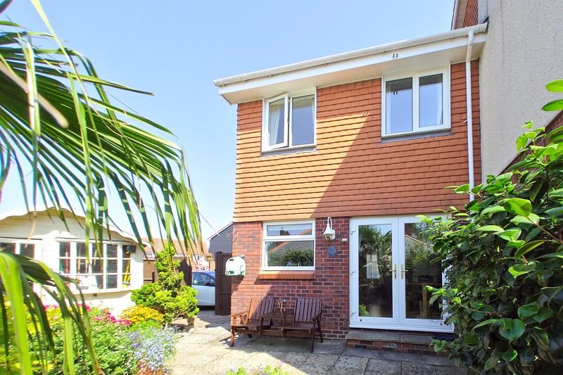 3 bed house for sale in Waterside Drive, Chichester 0