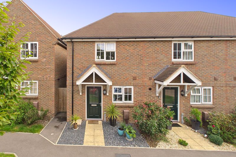 2 bed house for sale in Taylors Copse, Chichester - Property Image 1