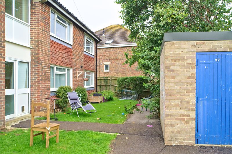 2 bed flat for sale in Uphill Way, Chichester - Property Image 1