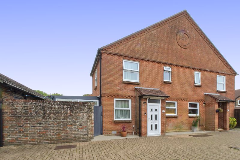 1 bed house for sale in Woodfield Close, Chichester - Property Image 1