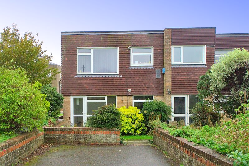 2 bed flat for sale in Broyle Close, Chichester - Property Image 1