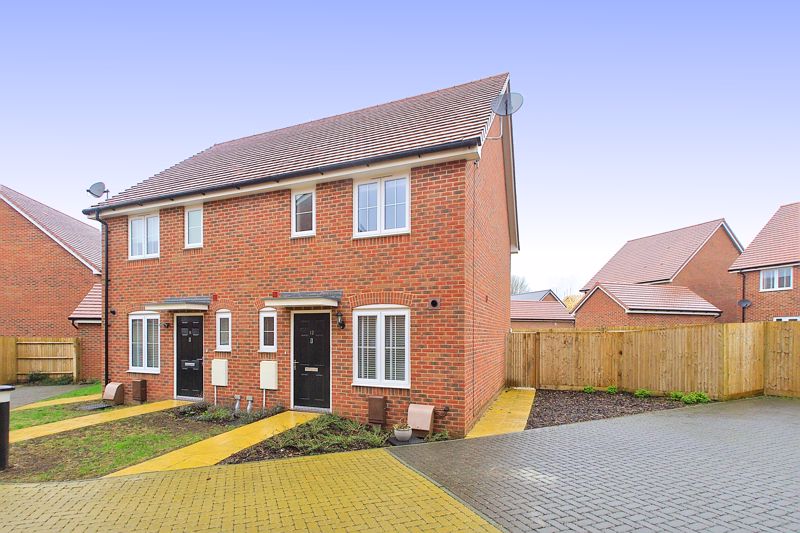 3 bed house for sale in Squires Grove, Chichester 0