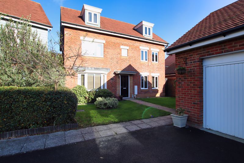 5 bed house for sale in Hedgerow Close, Bognor Regis 0