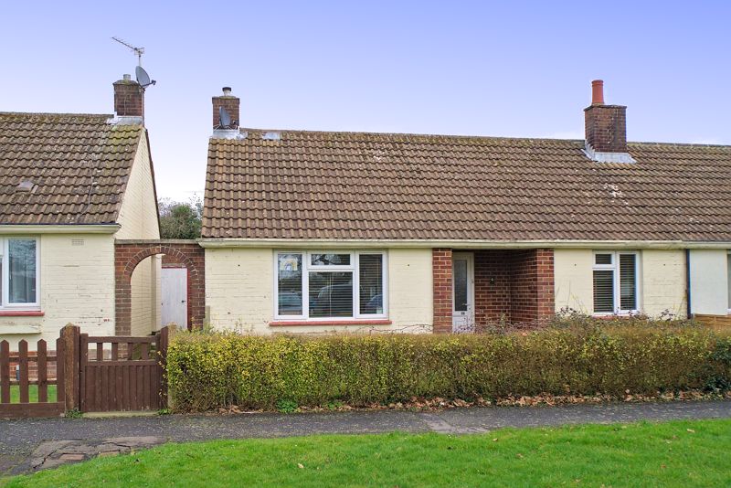 2 bed bungalow for sale in Durnford Close, Chichester - Property Image 1