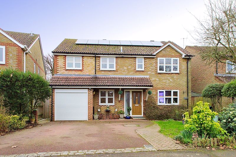 4 bed house for sale in Nelson Close, Chichester 0