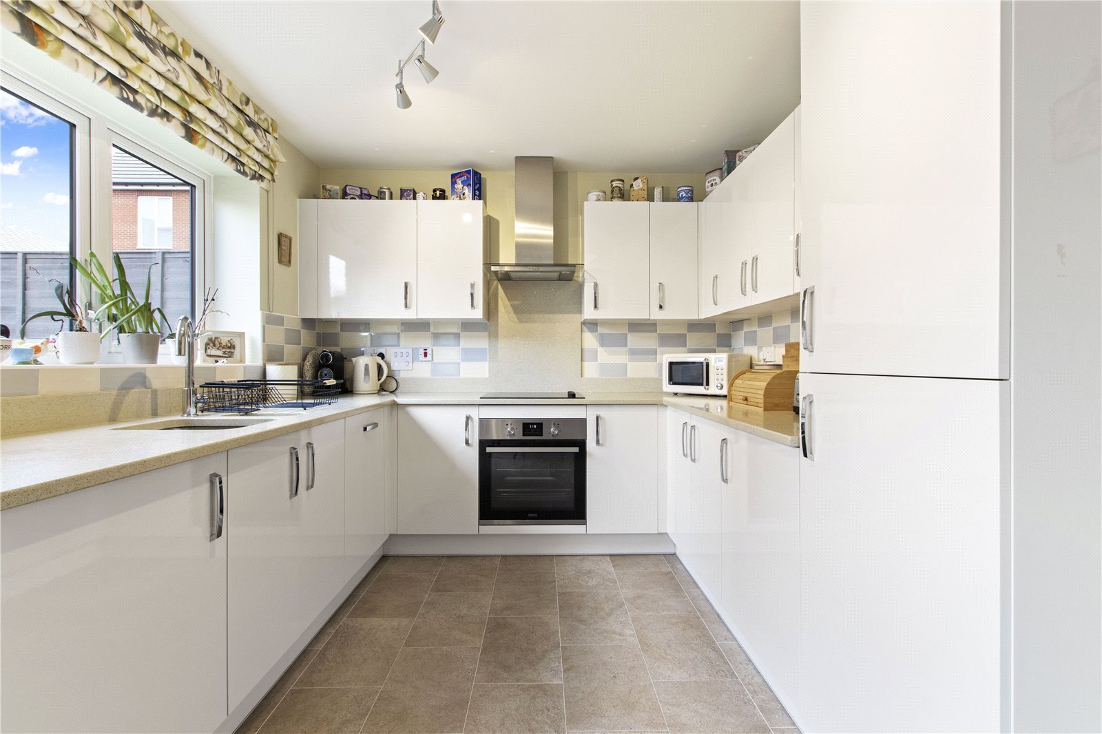 3 bed house for sale in North Mead, Summersdale, Chichester  - Property Image 3