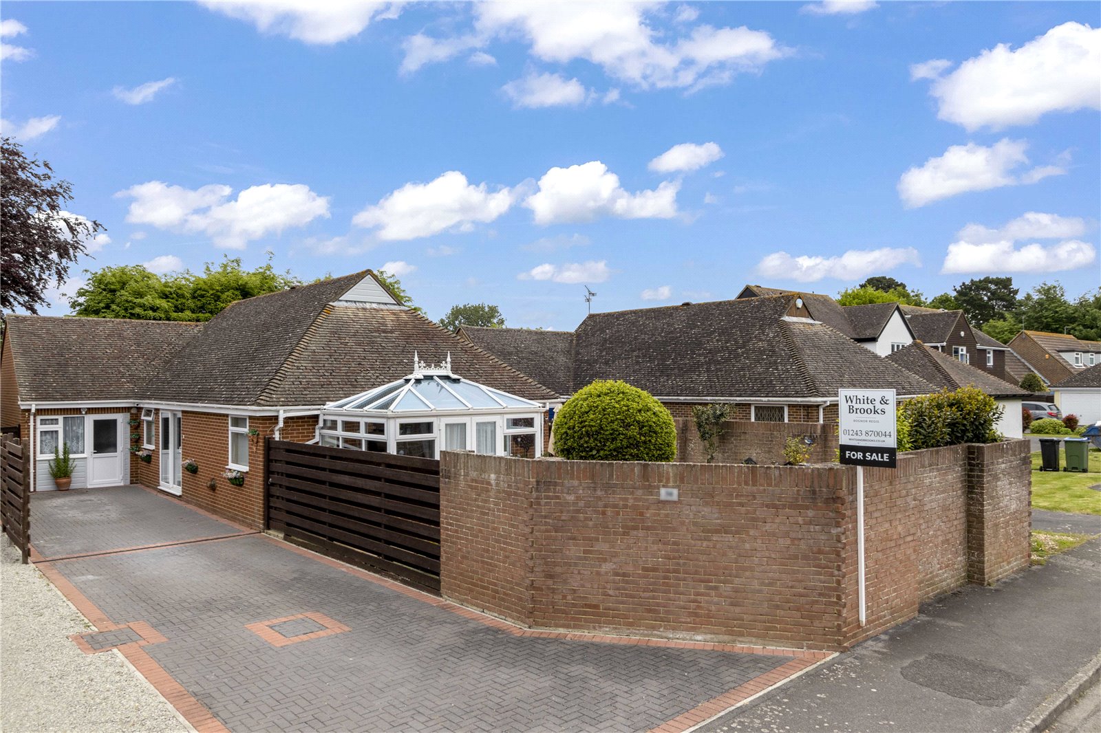 3 bed bungalow for sale in Chawkmare Coppice, Bognor Regis - Property Image 1