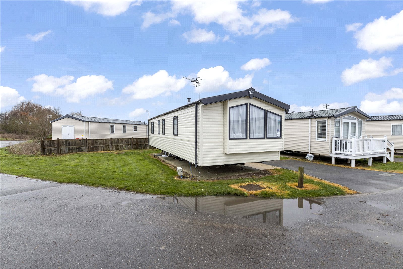 2 bed bungalow for sale in Old Nine, Church Farm Holiday Village  - Property Image 17