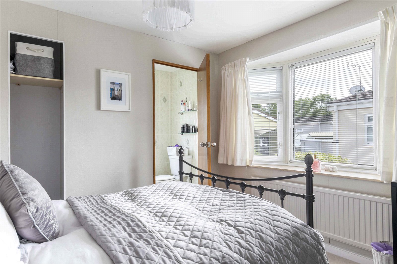 2 bed bungalow for sale in Hook Lane, Aldingbourne  - Property Image 4